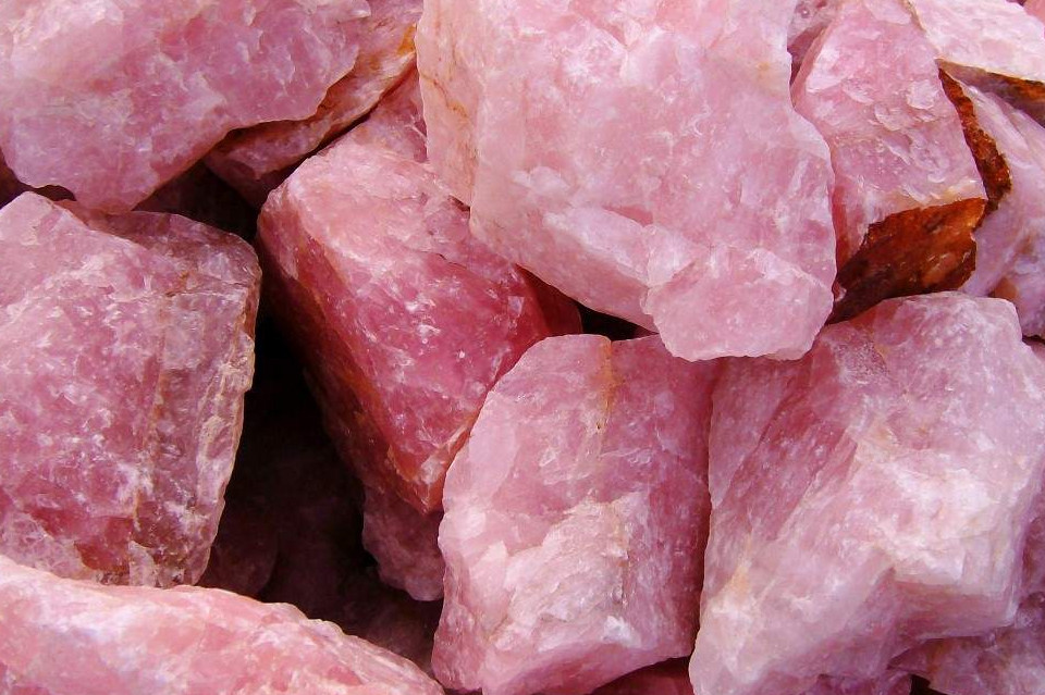 Kwarc różowy - znaczenie, opis i właściwości minerałów. Sklep z minerałami, biżuteria, minerały Poznań