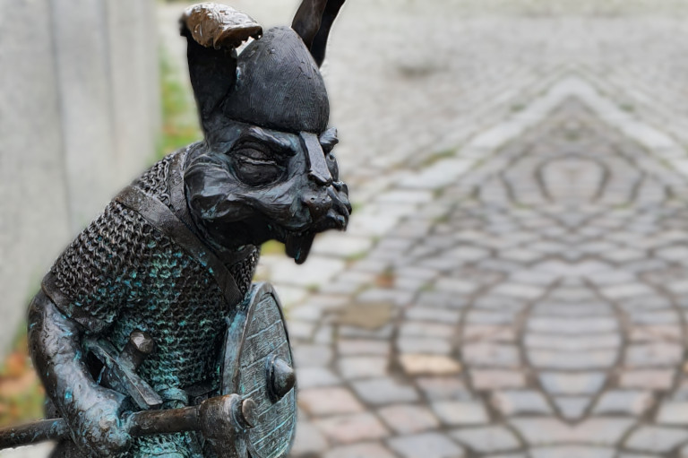 Rzeźba królika Woja Piastowskiego - Gniezno - Trakt Królewski - słowiańskie miejsca, slavicplace. Zwiedzanie z dziećmi, Trakt Królewski.