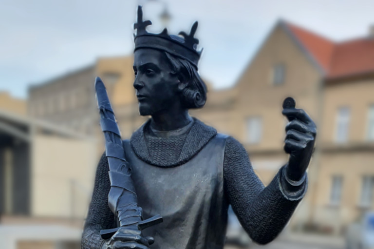 Rzeźba króla Wacława II Czeskiego- Gniezno - Trakt Królewski - słowiańskie miejsca, slavicplace. Zwiedzanie z dziećmi, Trakt Królewski.