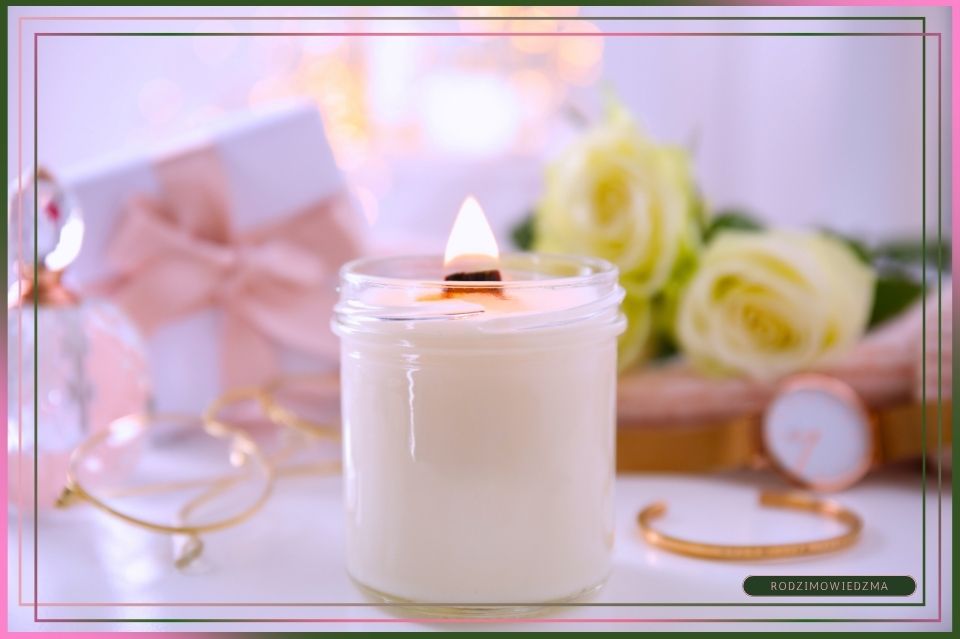 Jak palić świecę z drewnianym knotem. Rozpalanie świecy sojowej. Gaszenie świecy naturalnej. Drewniany knot. Konserwacja świecy. Przechowywanie świec.