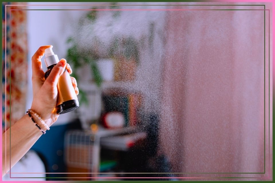 Jak używać mgiełki rytualnej? Instrukcja obsługi mgiełki rytualnej. Mgiełki zapachowe, akcesoria rytualne. Jak działa mgiełka rytualna?