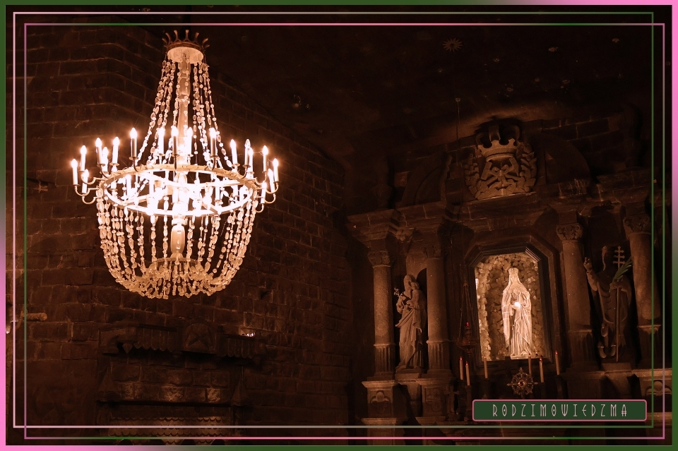 Kopalnia Soli w Wieliczce. Zwiedzanie Wieliczki. Zdjęcia Wieliczka. Recenzja, opinia, artykuł. Fotorelacja z Wieliczki. Zwiedzanie z przewodnikiem. Wieliczka dla dzieci. Kraków w weekend. Zwiedzanie Krakowa w jeden dzień. Wiedźma w trasie - RodzimoWiedźma.