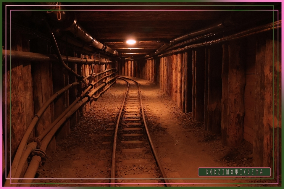 Kopalnia Soli w Wieliczce. Zwiedzanie Wieliczki. Zdjęcia Wieliczka. Recenzja, opinia, artykuł. Fotorelacja z Wieliczki. Zwiedzanie z przewodnikiem. Wieliczka dla dzieci. Kraków w weekend. Zwiedzanie Krakowa w jeden dzień. Wiedźma w trasie - RodzimoWiedźma.