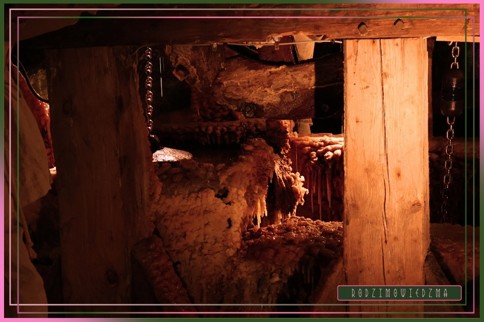 Kopalnia Soli w Wieliczce. Zwiedzanie Wieliczki. Zdjęcia Wieliczka. Recenzja, opinia, artykuł. Fotorelacja z Wieliczki. Zwiedzanie z przewodnikiem. Wieliczka dla dzieci. Kraków w weekend. Zwiedzanie Krakowa w jeden dzień. Wiedźma w trasie - RodzimoWiedźma.