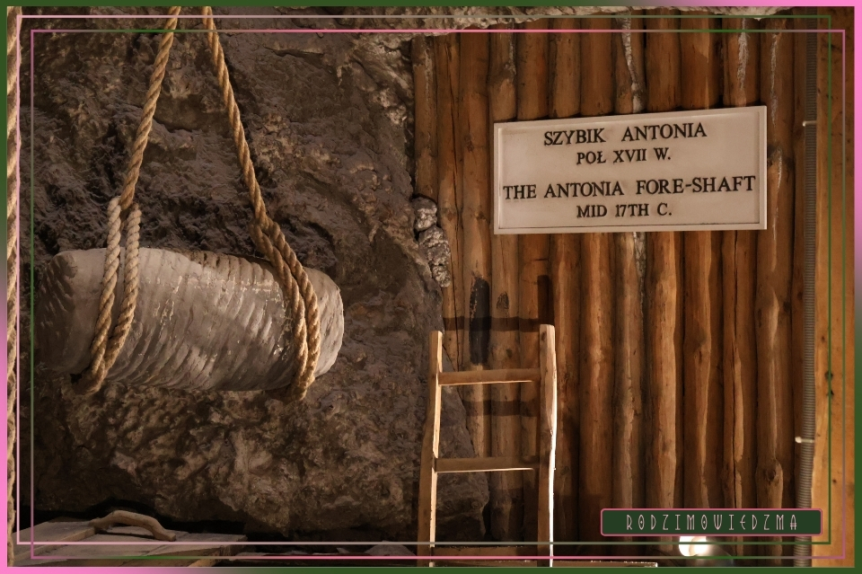 Kopalnia Soli w Wieliczce. Zwiedzanie Wieliczki. Zdjęcia Wieliczka. Recenzja, opinia, artykuł. Fotorelacja z Wieliczki. Zwiedzanie z przewodnikiem. Wieliczka dla dzieci. Kraków w weekend. Zwiedzanie Krakowa w jeden dzień. Wiedźma w trasie - RodzimoWiedźma.