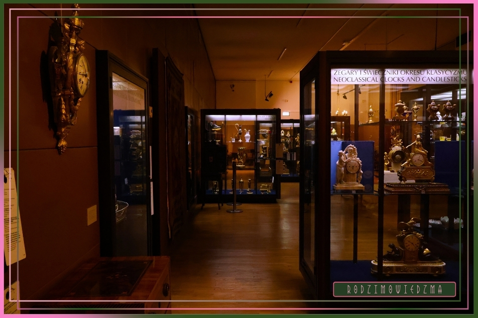 GMACH GŁÓWNY – Muzeum Narodowe • Kraków 🧹 Wiedźma w Trasie • Zwiedzam Polskę. Zdjęcia, opinia, rezencja, opinia, artykuł. Fotorelacja z muzeum Kraków. Zwiedzanie z przewodnikiem. Muzeum w Krakowie. Kraków w weekend. Zwiedzanie Krakowa w jeden dzień. Wiedźma w trasie - RodzimoWiedźma.