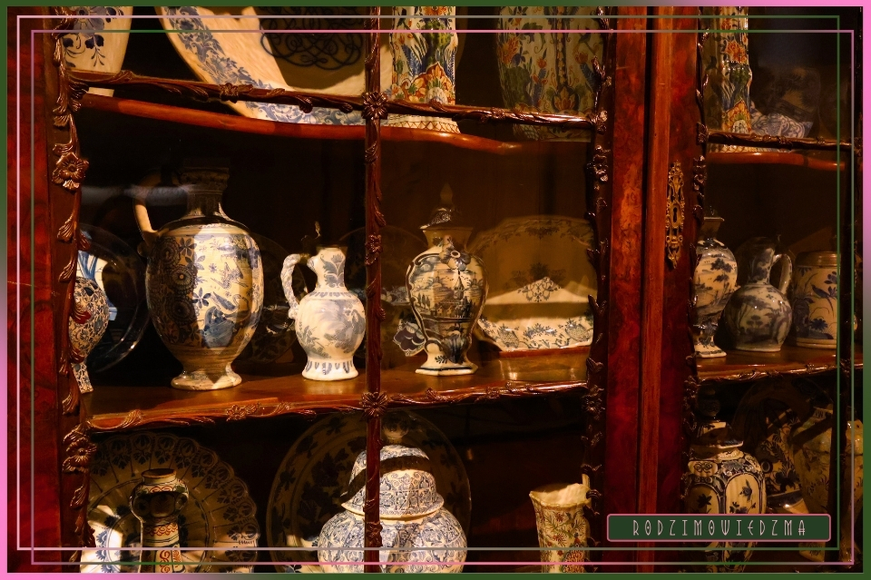 GMACH GŁÓWNY – Muzeum Narodowe • Kraków 🧹 Wiedźma w Trasie • Zwiedzam Polskę. Zdjęcia, opinia, rezencja, opinia, artykuł. Fotorelacja z muzeum Kraków. Zwiedzanie z przewodnikiem. Muzeum w Krakowie. Kraków w weekend. Zwiedzanie Krakowa w jeden dzień. Wiedźma w trasie - RodzimoWiedźma.