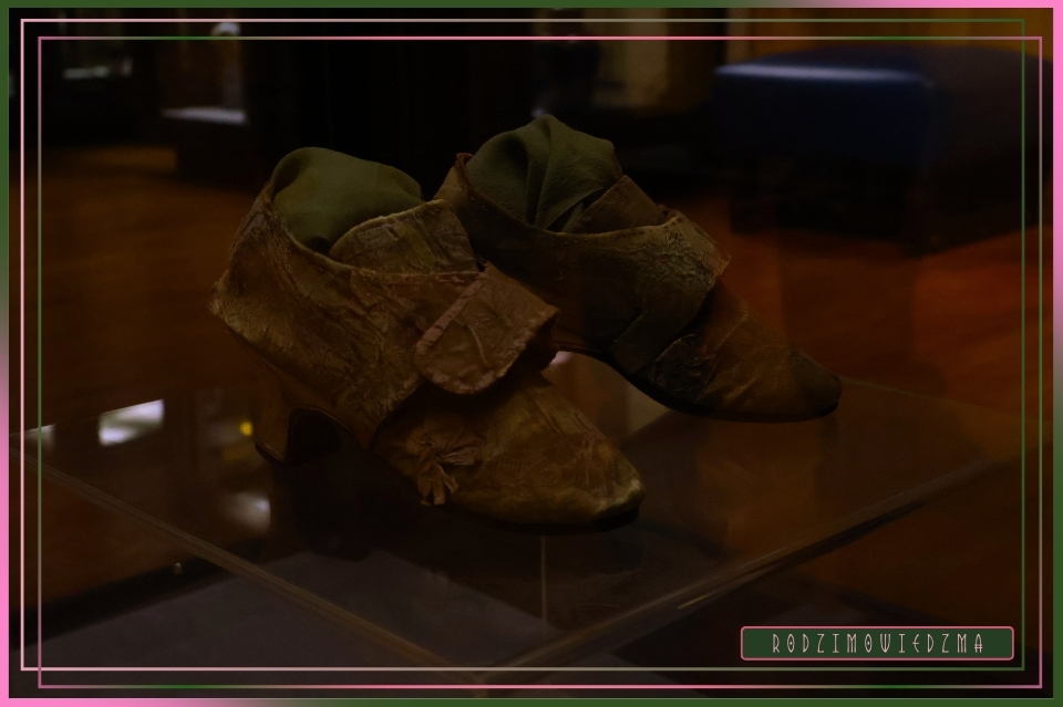GMACH GŁÓWNY – Muzeum Narodowe • Kraków 🧹 Wiedźma w Trasie • Zwiedzam Polskę. Zdjęcia, opinia, rezencja, opinia, artykuł. Fotorelacja z muzeum Kraków. Zwiedzanie z przewodnikiem. Muzeum w Krakowie. Kraków w weekend. Zwiedzanie Krakowa w jeden dzień. Wiedźma w trasie - RodzimoWiedźma.